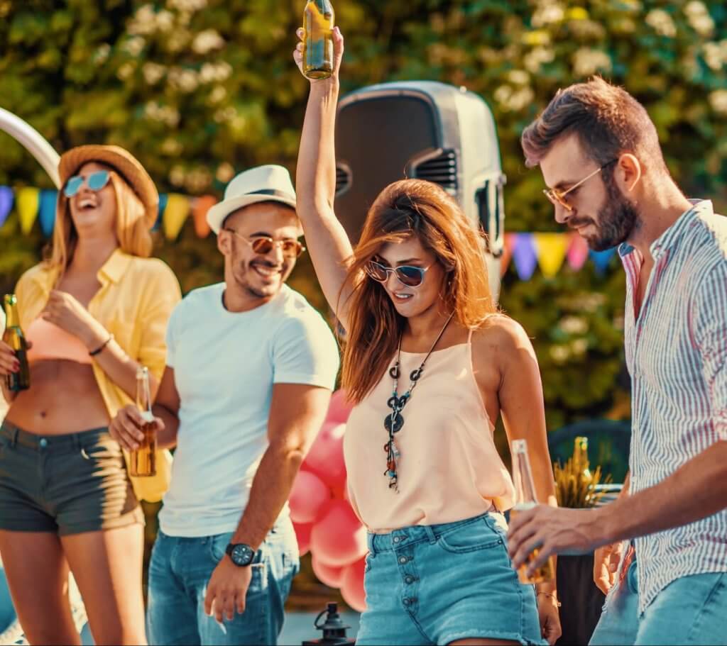 Lounge DJ met Muzikant personeelsborrel