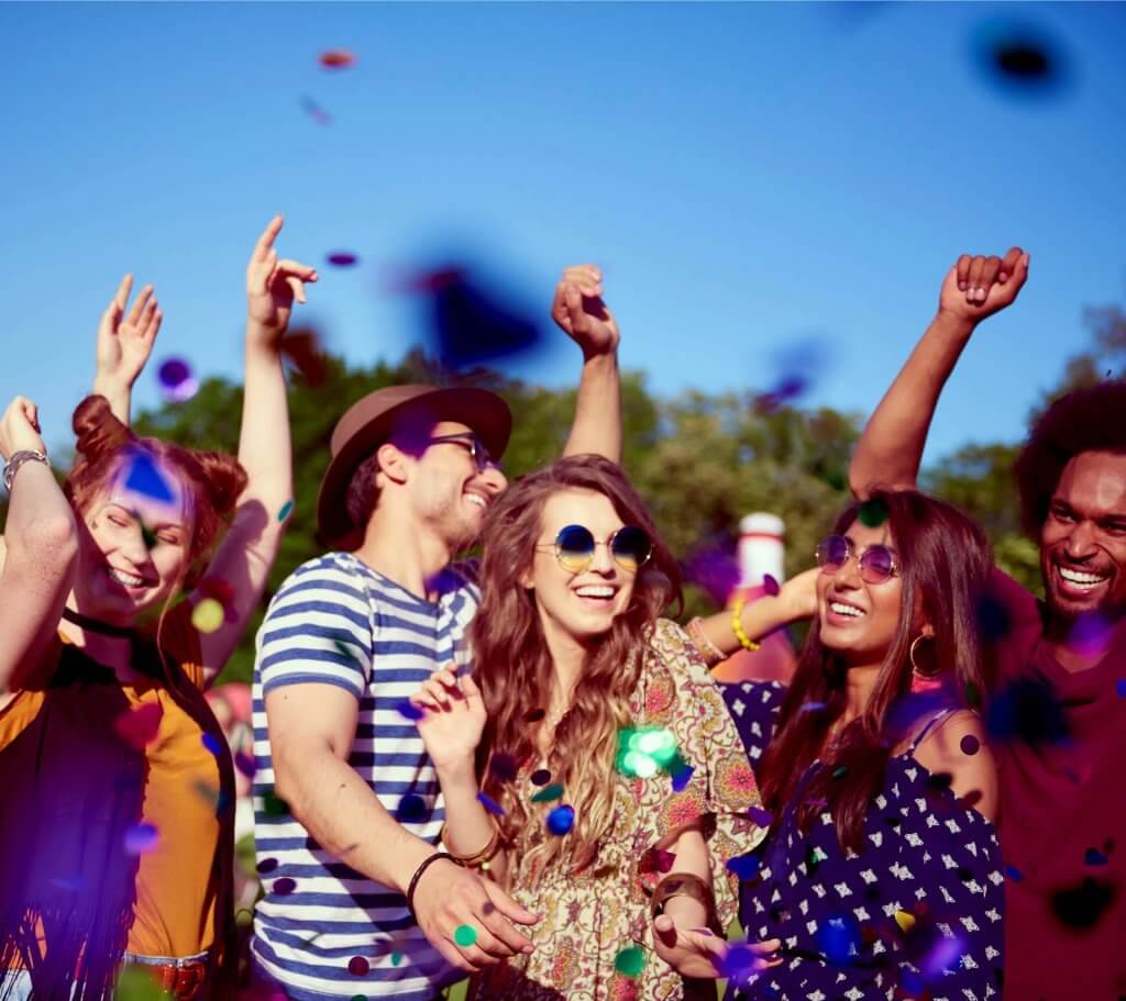 Lounge DJ met muzikant festival