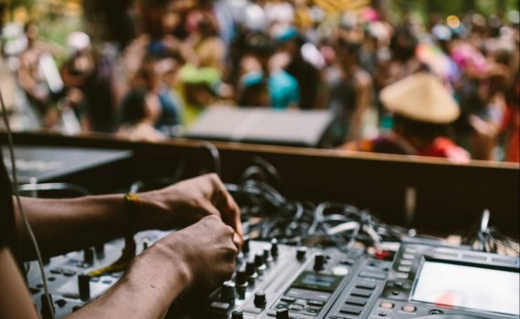 Ibiza DJ boeken