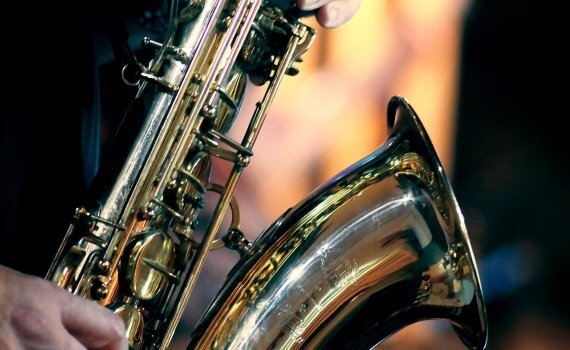 DJ met Sax kerstborrel huren