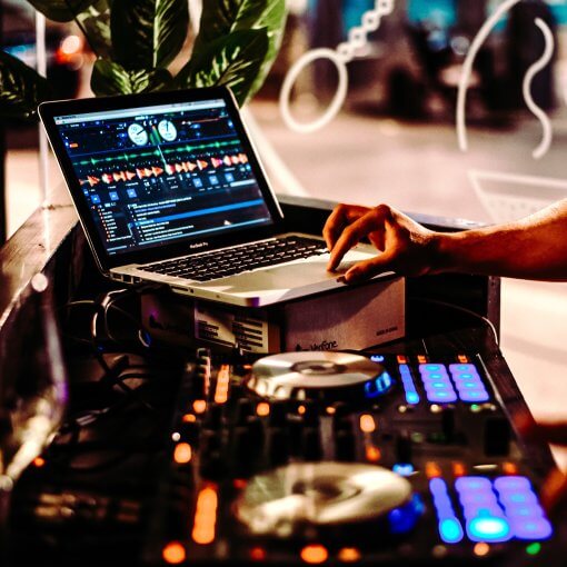 Lounge DJ met Muzikant boeken