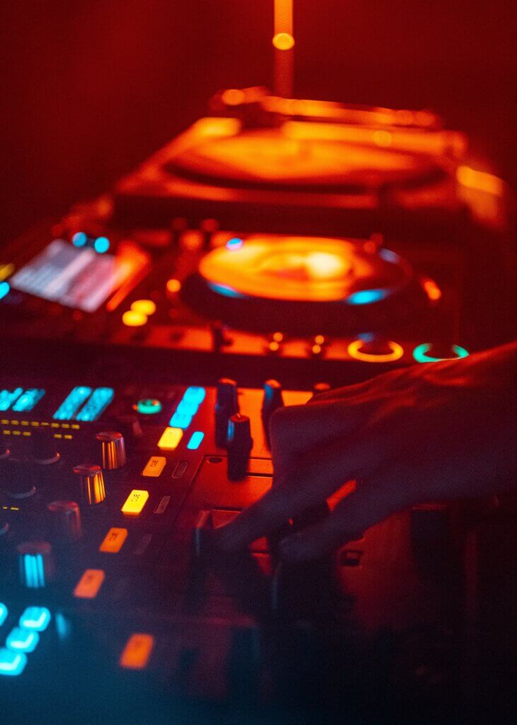 Voordelen DJ met Muzikant a